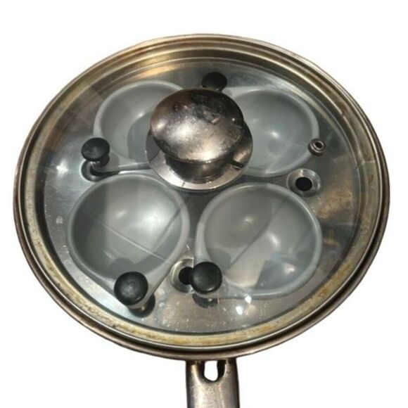 Le Gourmet Chef 18/10 Stainless Steel Egg Poacher Frying Pan With Lid - Picture 3 of 11